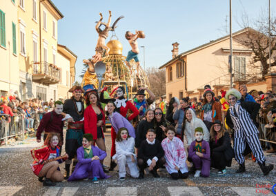 Il gruppo di animazione "Next level" del carro di carnevale "I wanto to break free" a Crema 2023