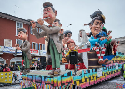 Carro di carnevale dal titolo "Quando ero piccolo io" a Crema 2023