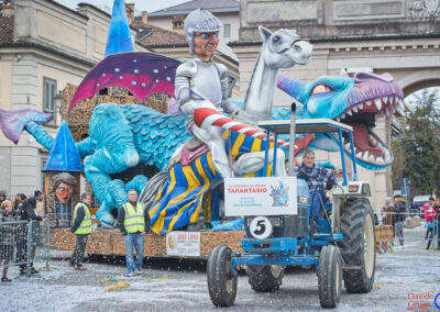 Carro di carnevale "La leggenda del drago Tarantasio" a Crema 2023