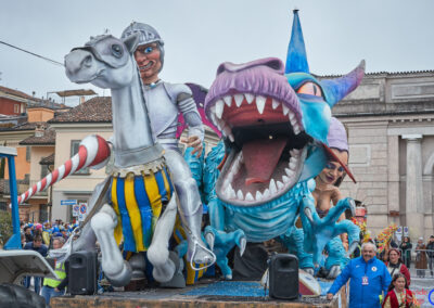 Carro di carnevale "La leggenda del drago Tarantasio" a Crema 2023