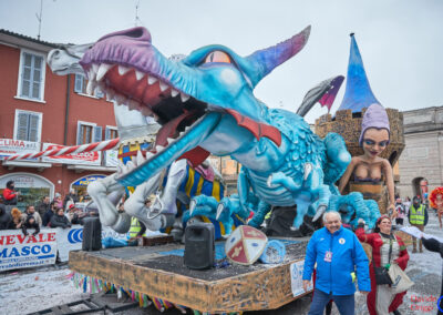 Carro di carnevale "La leggenda del drago Tarantasio" a Crema 2023