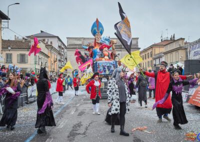 Carro "I cattivi col sorriso" al carnevale di Crema 2023