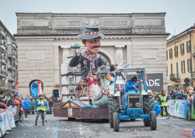 Carro di carnevale "El Gaget col so uchet"