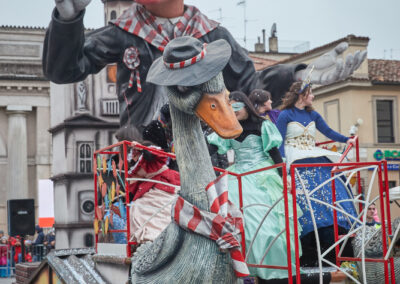 Il carro di carnevale "El Gaget col so uchet" a Crema 2023