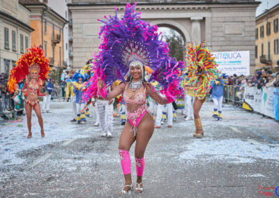 Ballerine Brasiliane alla sfilata del carnevale di Crema 2023